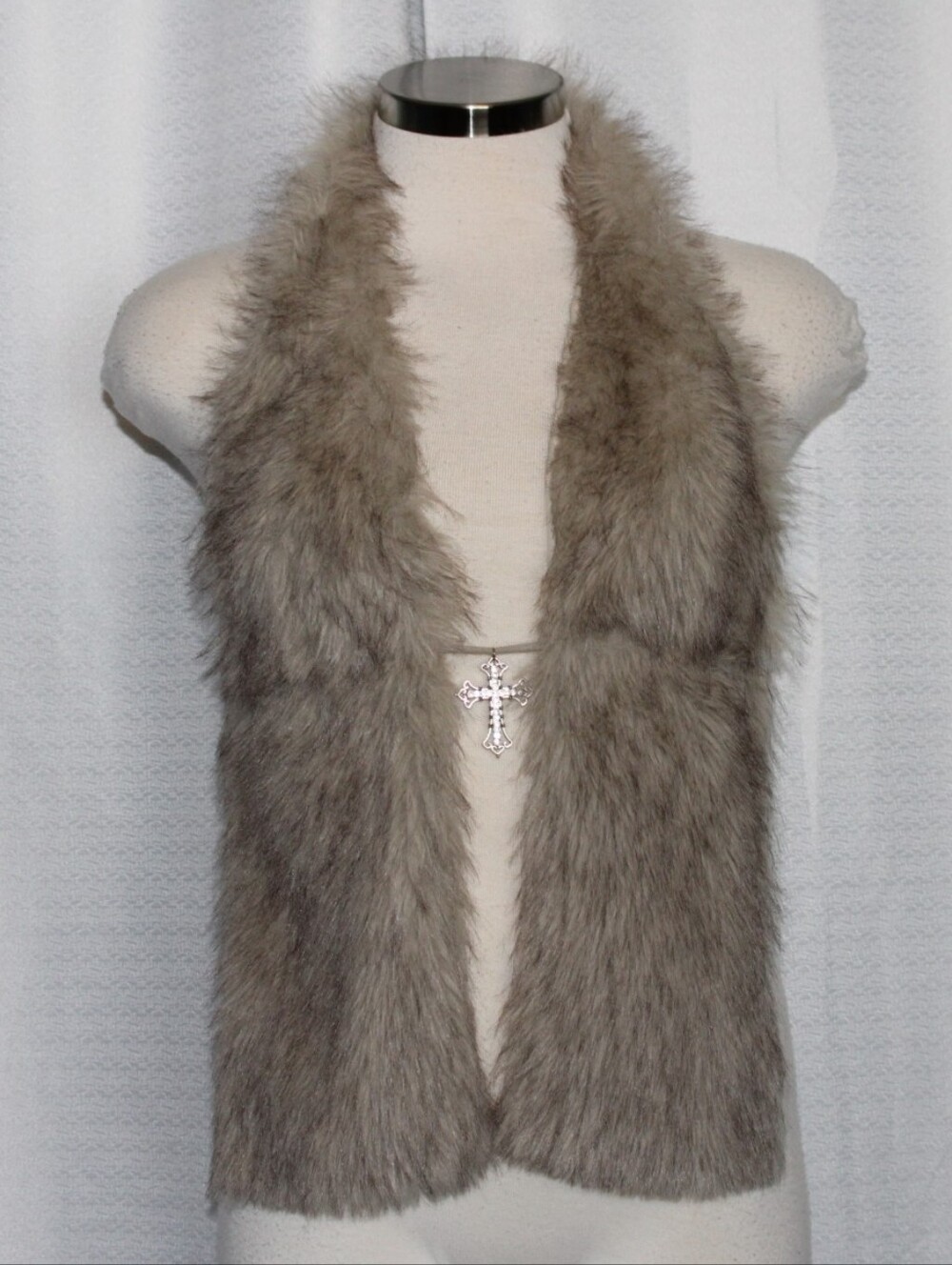 ROMWE Y2K Grunge Faux Fur Halter Top with Cross Charm – XS